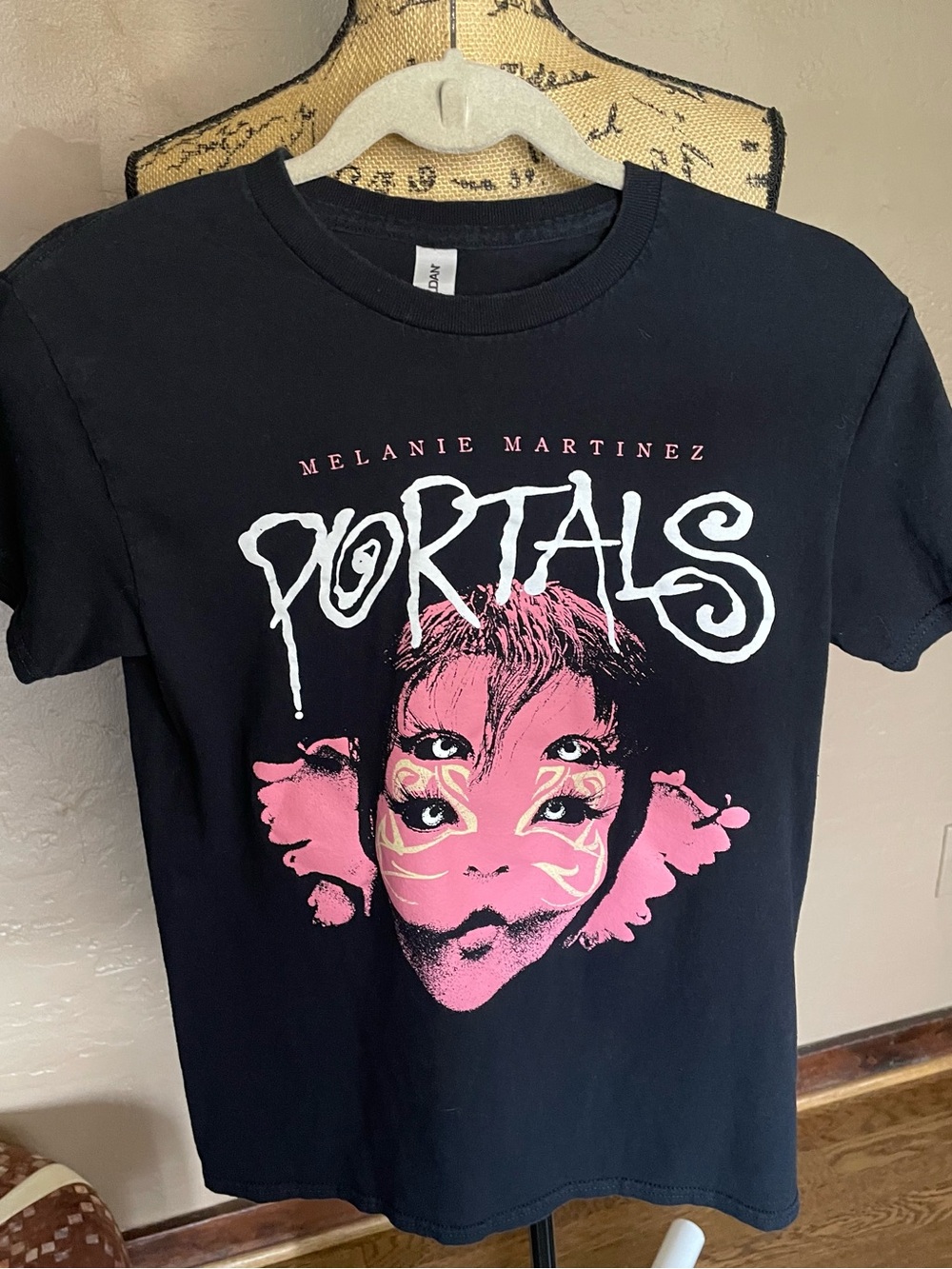 Melanie Martinez "Portals" concert graphic Tee - 100% cotton Black & Pink small